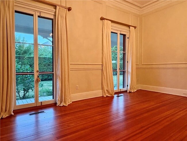 Photo - 20 Greenough Pl
