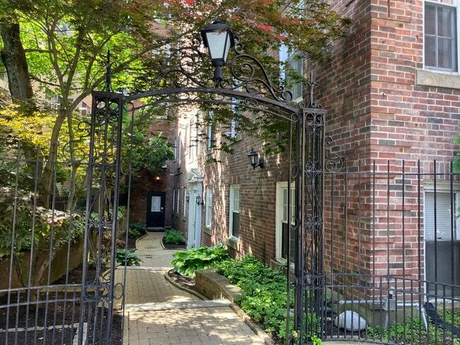 Building Photo - 16 Chauncy St Unit F