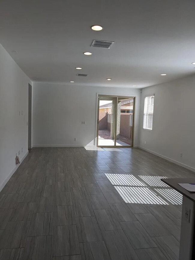 Photo - 2250 E Kelly Dr