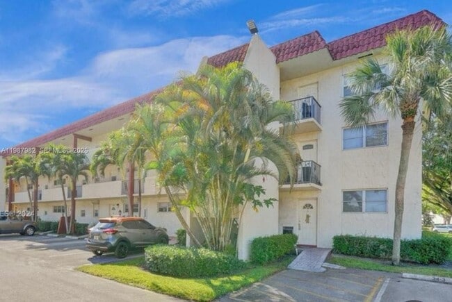 8901 S Hollybrook Blvd Unit 206