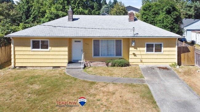 Building Photo - Eastside Charmer with 3 bedrooms 1.75 bath... Rental