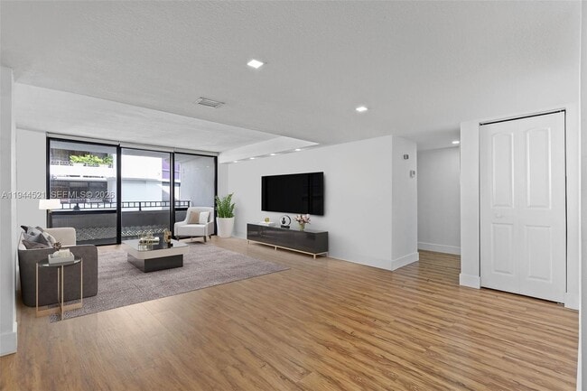 Photo - 13953 Kendale Lakes Cir Unit 608B