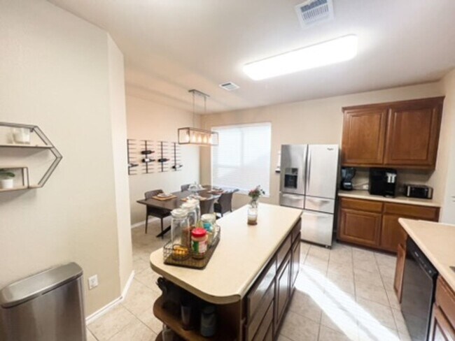 Photo - Large Pflugerville 4-bedroom/2.5 Bath Home in the Villages of Hidden Lake