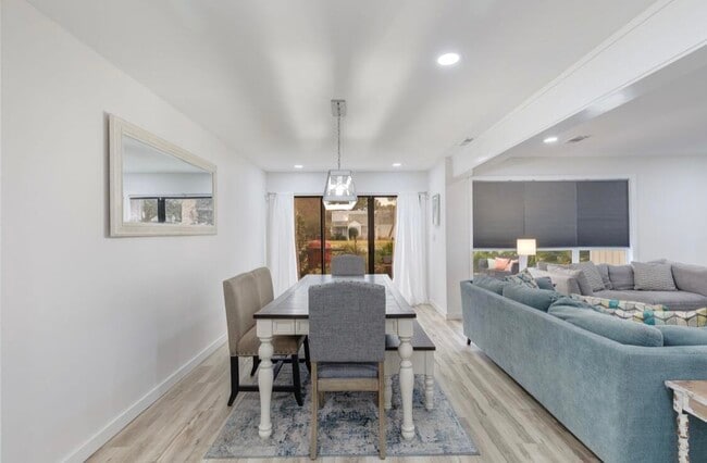 Photo - 735 Sandpiper Pl