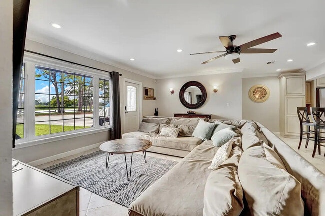 5574 Lake Osborne Dr