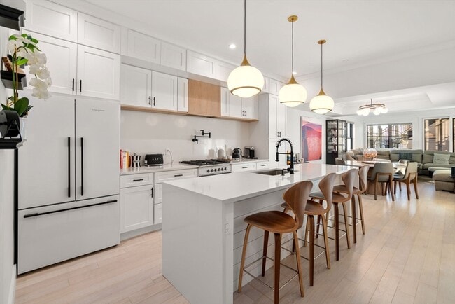 Building Photo - 75 Old Harbor St Unit 1