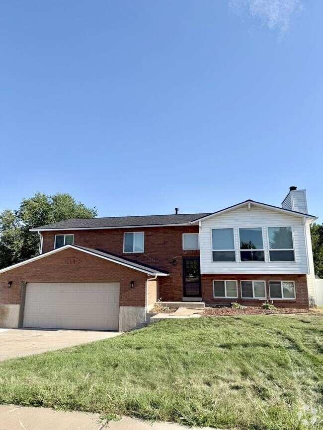 Building Photo - Spacious Comfort Meets Practical Living in... Rental