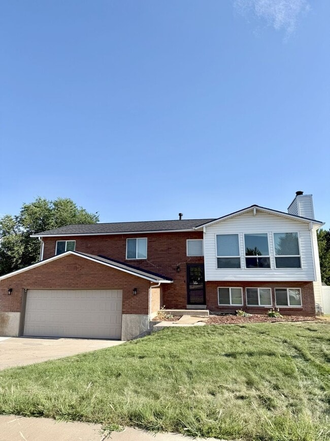Building Photo - Spacious Comfort Meets Practical Living in... Rental