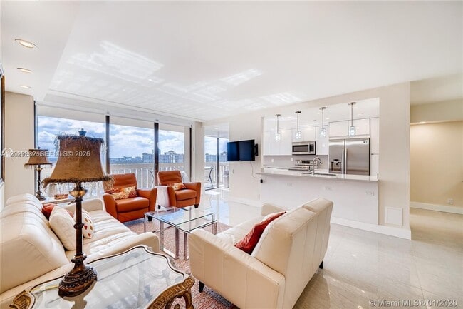 Photo - 19707 Turnberry Way Unidad 16L