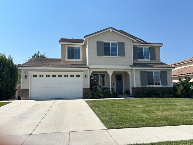 Building Photo - Beautiful 4- Bedroom Home