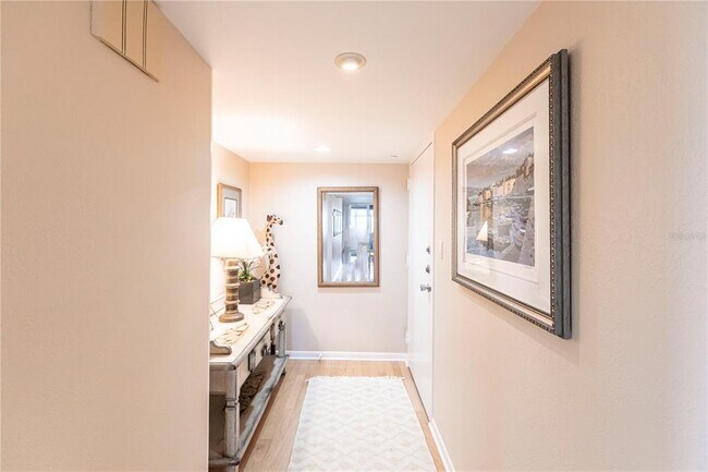 Photo - 1055 W Peppertree Dr Unidad 703AA