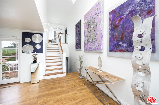 Photo - 1110 W Muirlands Dr