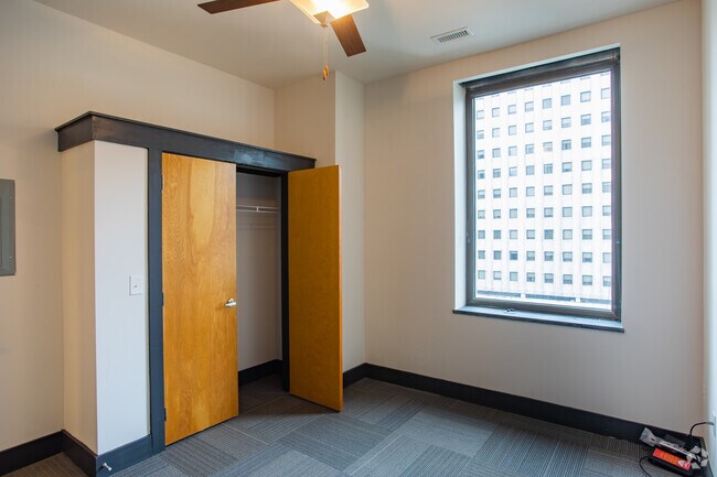 1HAB, 1BA - 8th and Main