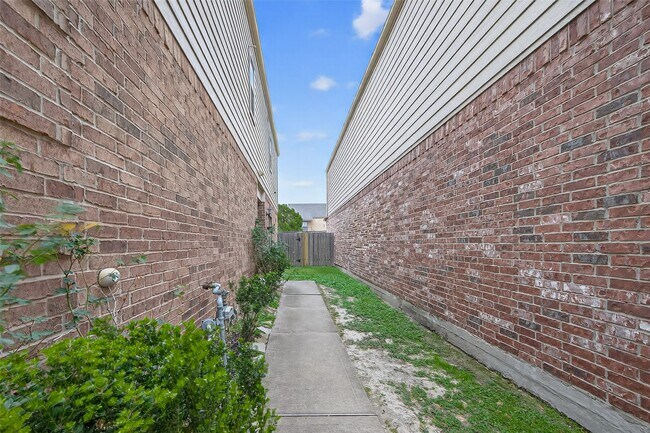 Photo - 17110 Amarose Dr