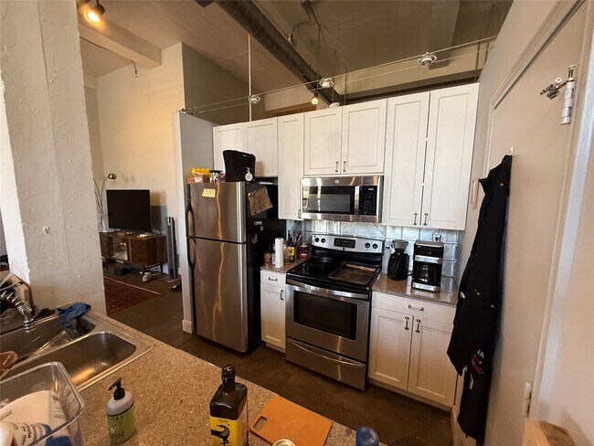 Photo - 915 N San Jacinto St