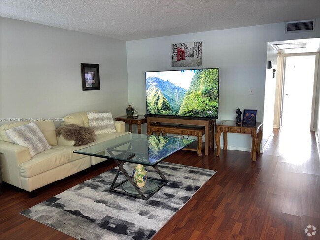 Building Photo - 1904 Bermuda Cir Unit G1 Rental