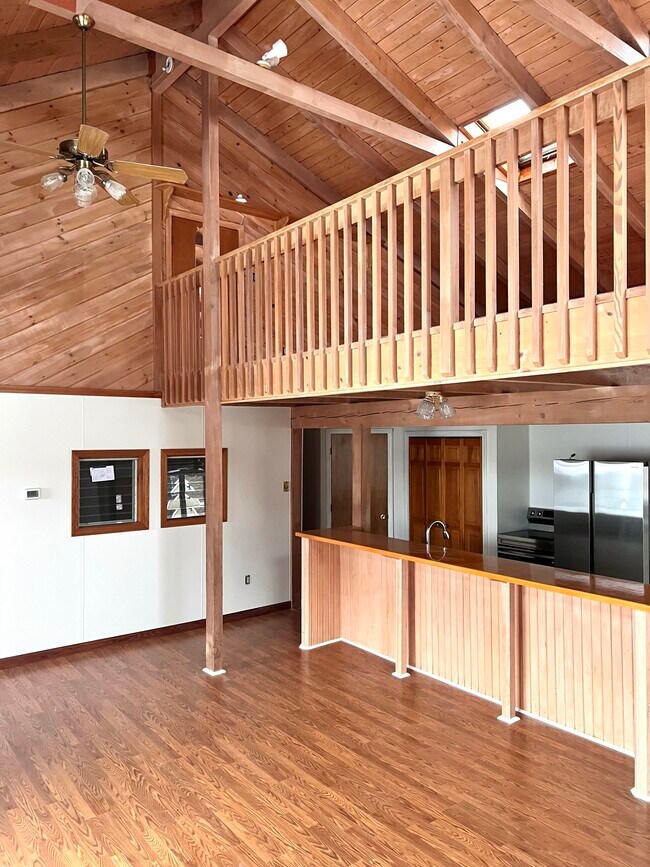 Livingroom - 150 N Shore Dr Unit 1