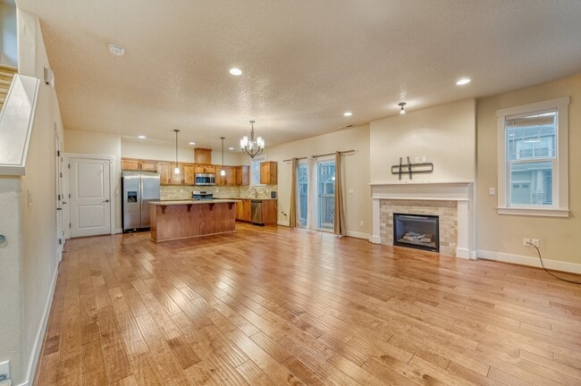 Photo - 590 SW 199th Ave