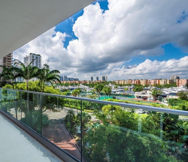 Building Photo - 19707 Turnberry Way Unit 5C