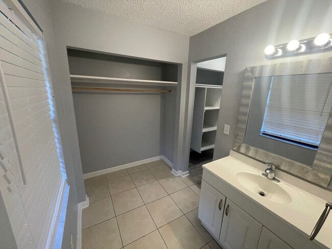 Photo - Spacious 2 Bedroom 2 Bath Condo  AVAILABLE FOR IMMEDIATE MOVE IN!!! Great Location!!!