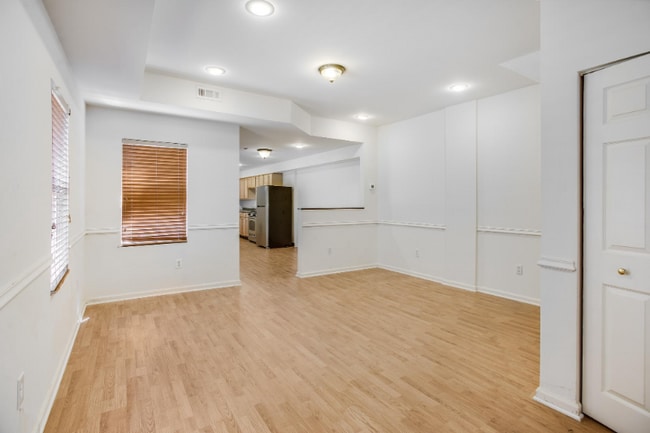 Photo - 729 10th St NE