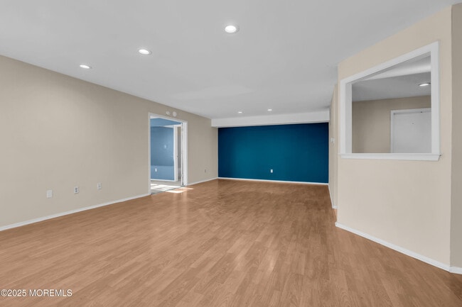 Photo - 435 Hancock Pl