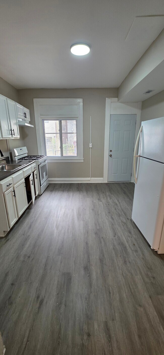 Photo - 2622 Mura St