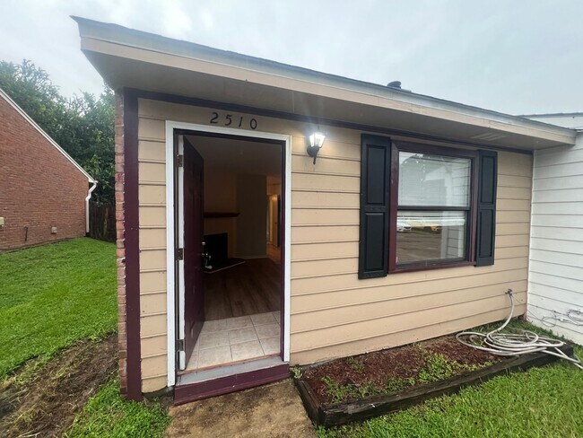 Building Photo - 2510 Mar Ct Unit 2510