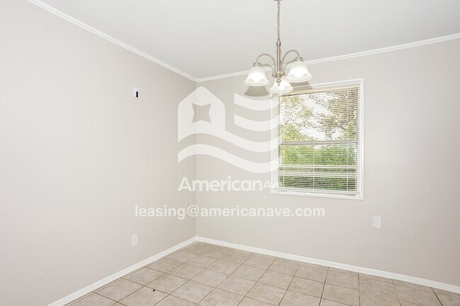 Photo - 731 Morton Ave NE