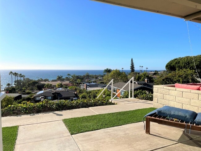 Building Photo - Ocean View Single Level Laguna Beach Condo!