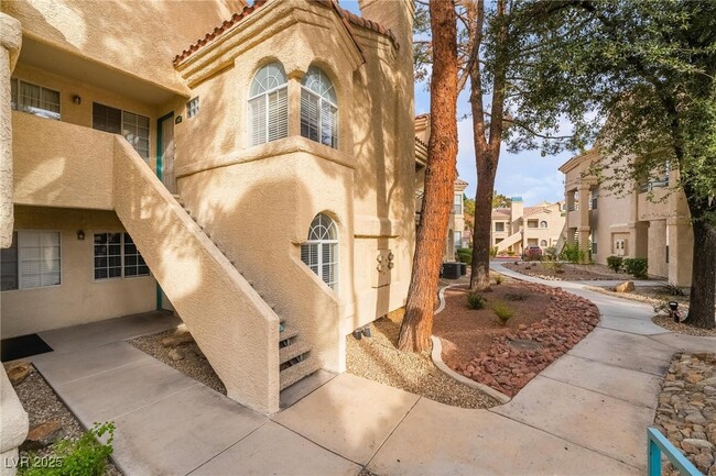 Building Photo - 2251 Wigwam Pkwy Unit 1917