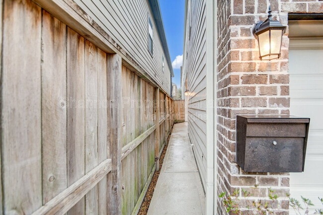 Photo - 5941 Kansas St