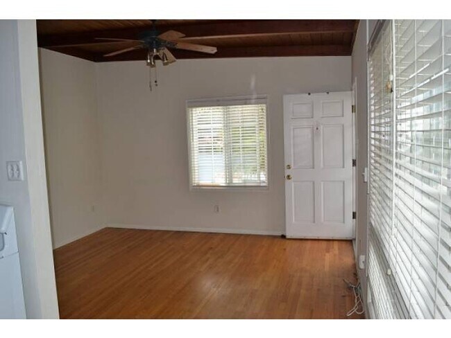 Photo - 109 E Dolphin Ave Unidad 1