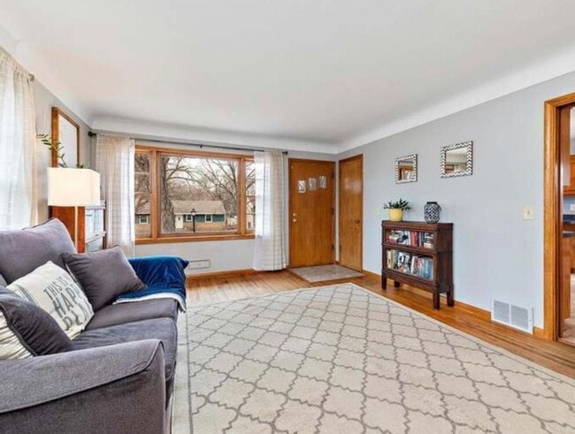 Photo - Lovely 4 Bedroom - Lee Park Neighborhood