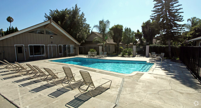 Other - Anaheim Cottages Rental