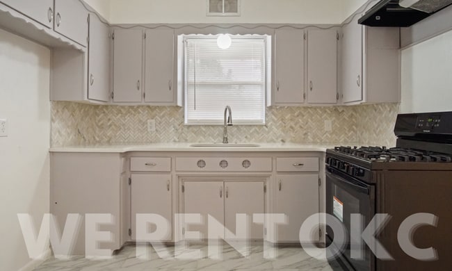 Photo - 132 W Jarman Dr