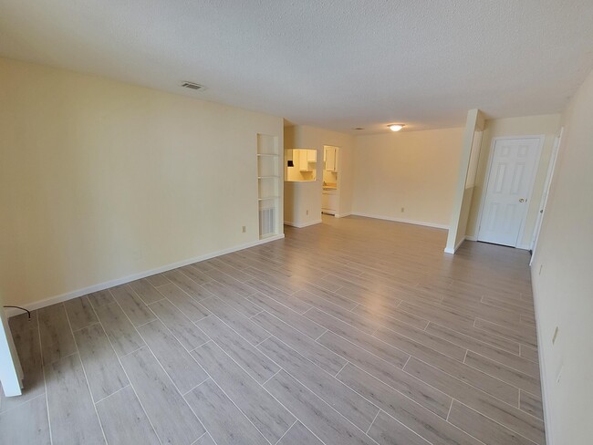 Photo - 1610 Green Briar Pkwy