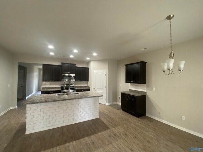 Photo - 102 Oak Path Ln
