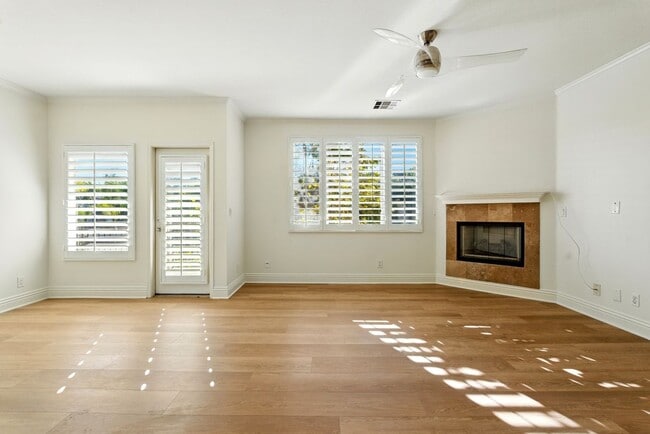 Photo - 22681 Oakgrove, 225 Unidad 225