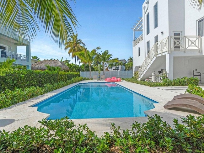 Photo - 317 E Seaview Cir