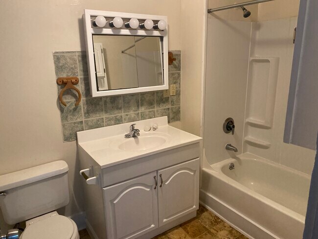 Photo - 131 Farnham St