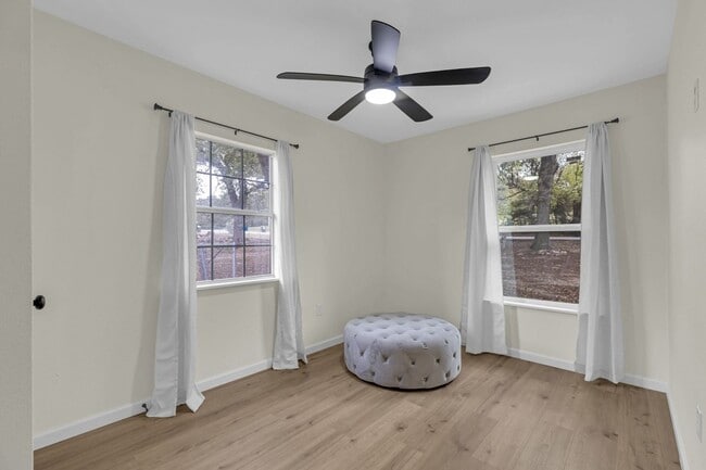 Photo - 332 Thomas Rd