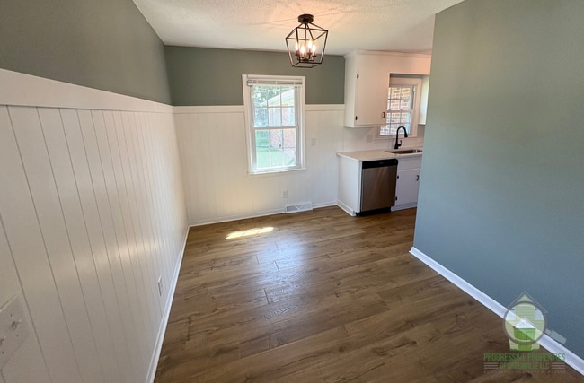 Photo - 701 Ikes Rd