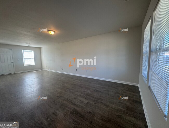 Photo - 104 Sarah Ln