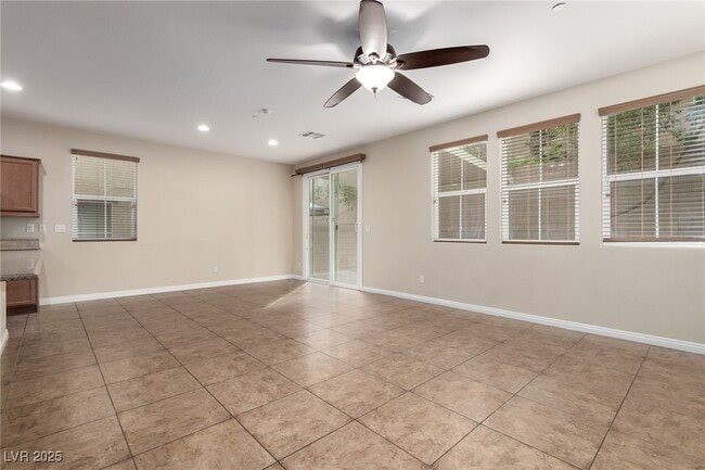 Photo - 945 Spiracle Ave