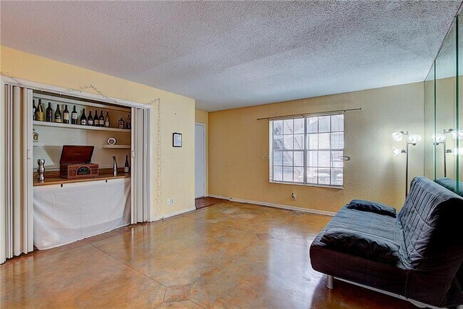 Photo - 910 Duncan Ln Unit 7