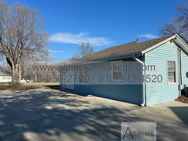 Photo - Spacious One Level Home on HUGE LOT!