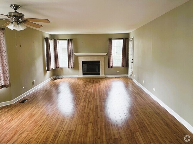 Building Photo - 4427 Edinburg Ln Rental
