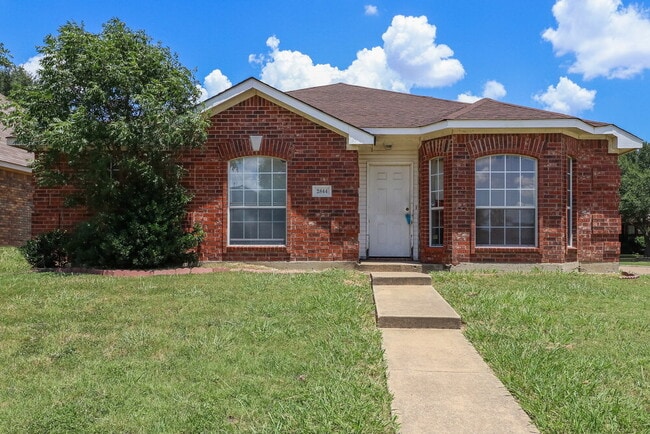Building Photo - 2844 Claremont Dr