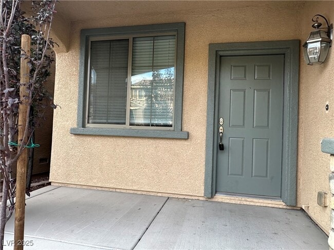 Building Photo - 10419 Lilac Square Ave Rental